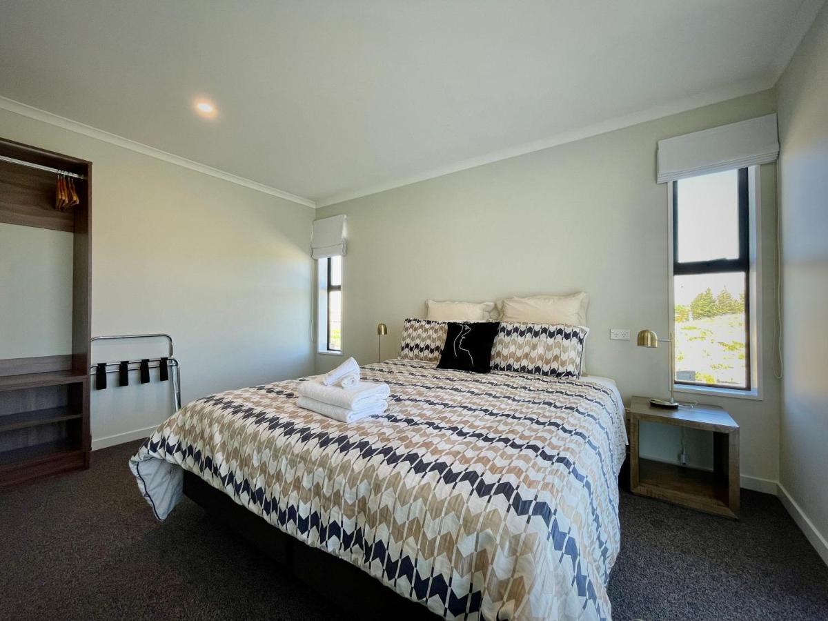 April Apartments Лейк Текапо Екстериор снимка