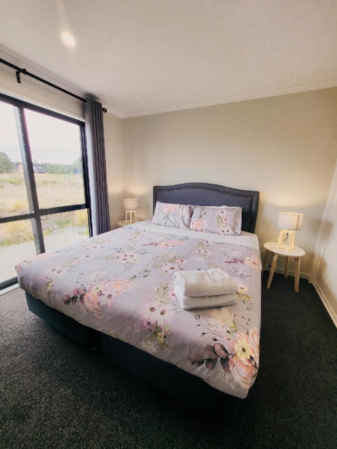 April Apartments Лейк Текапо Екстериор снимка