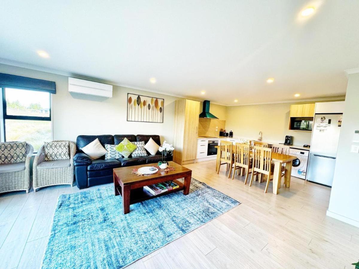 April Apartments Лейк Текапо Екстериор снимка