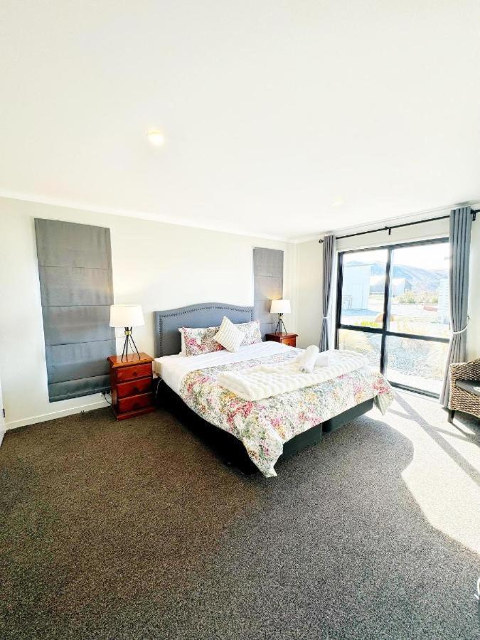 April Apartments Лейк Текапо Екстериор снимка