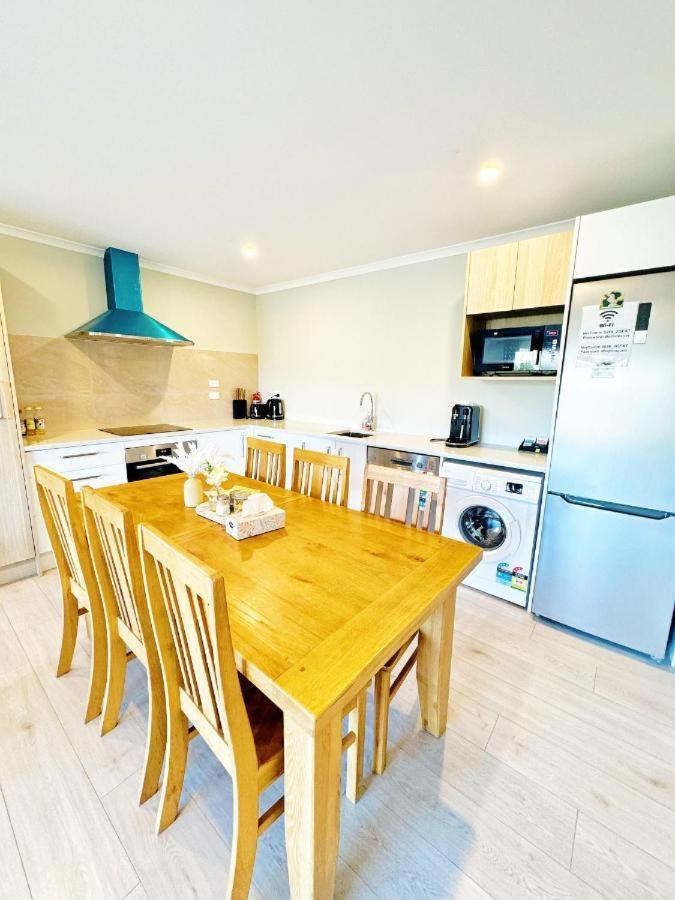 April Apartments Лейк Текапо Екстериор снимка