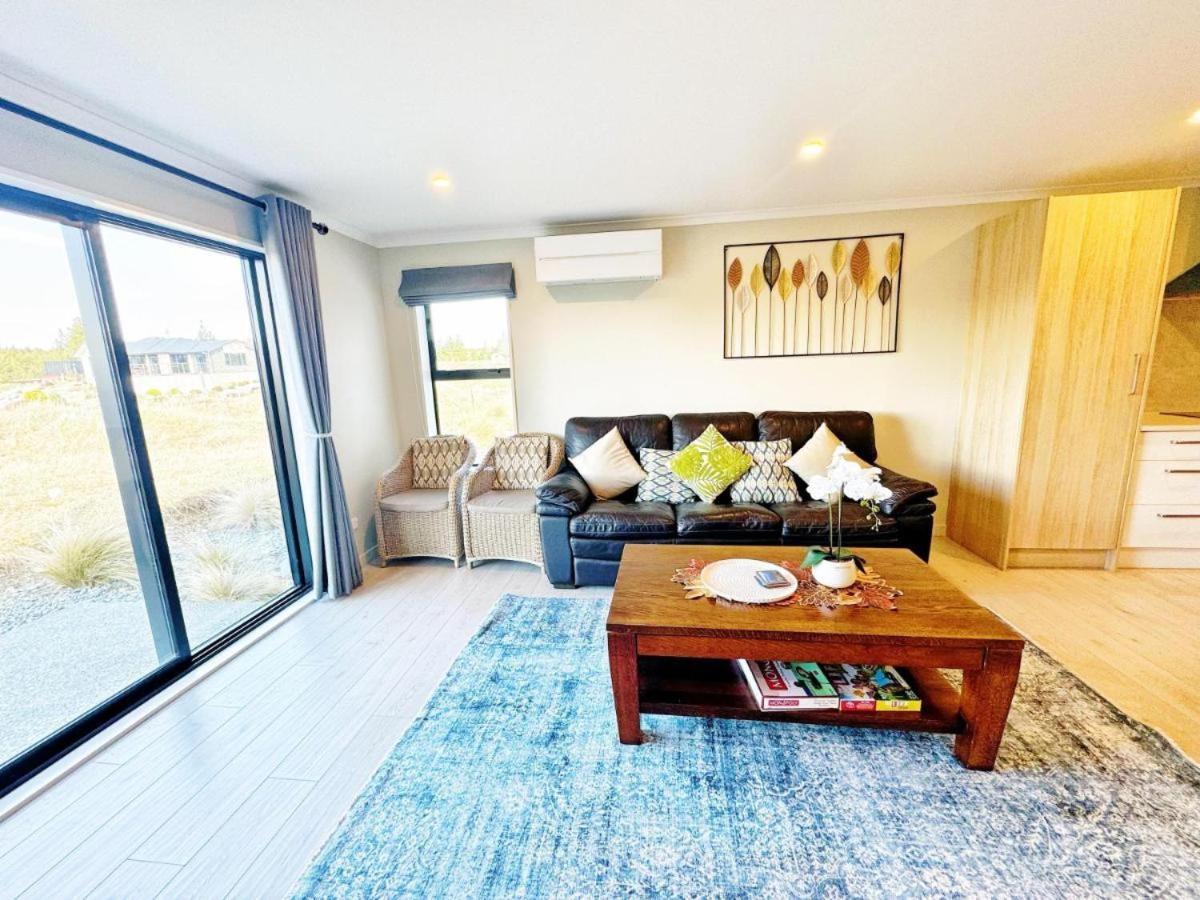 April Apartments Лейк Текапо Екстериор снимка