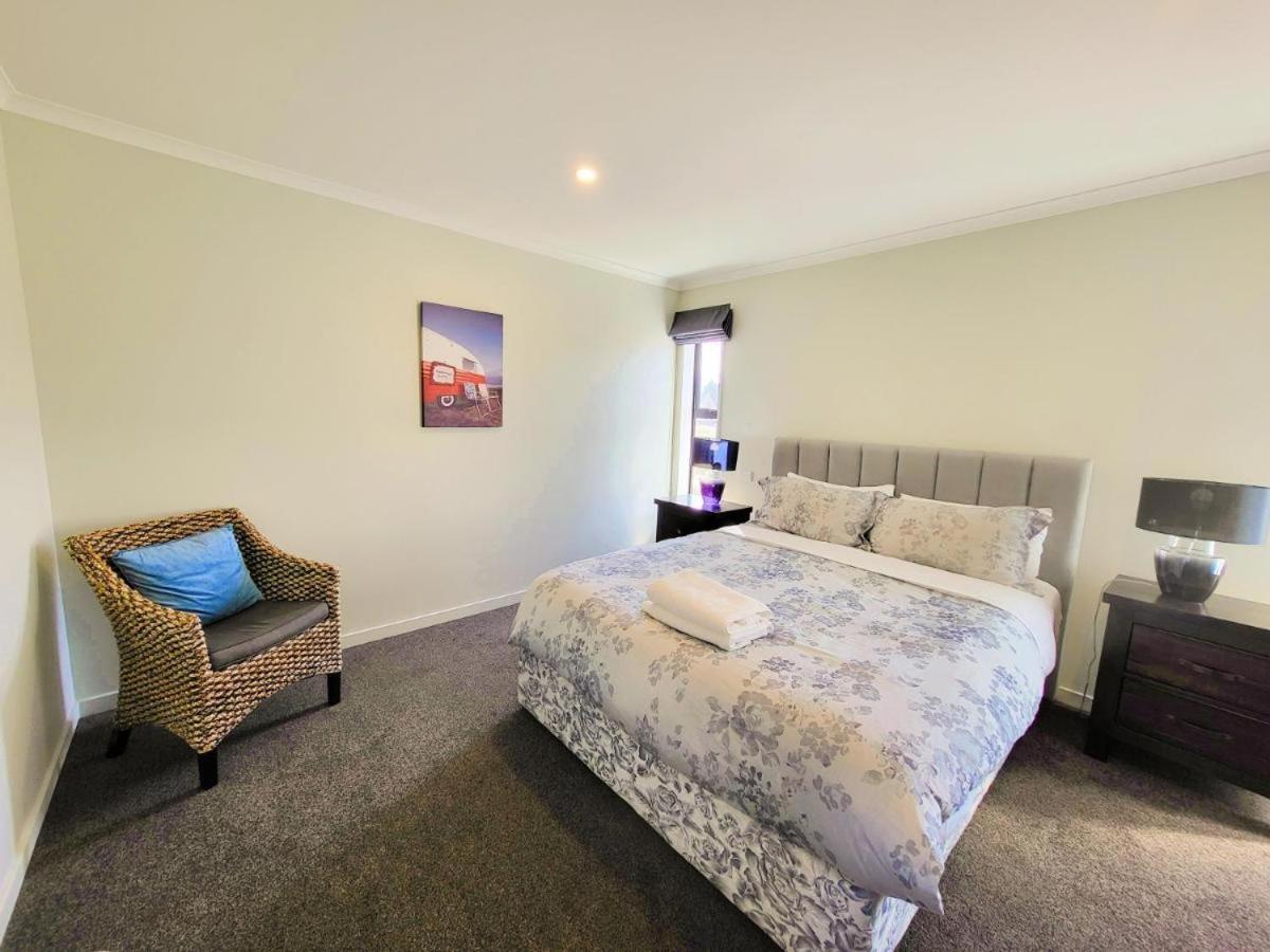 April Apartments Лейк Текапо Екстериор снимка