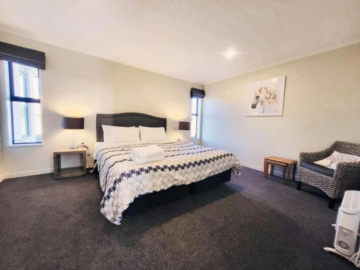 April Apartments Лейк Текапо Екстериор снимка
